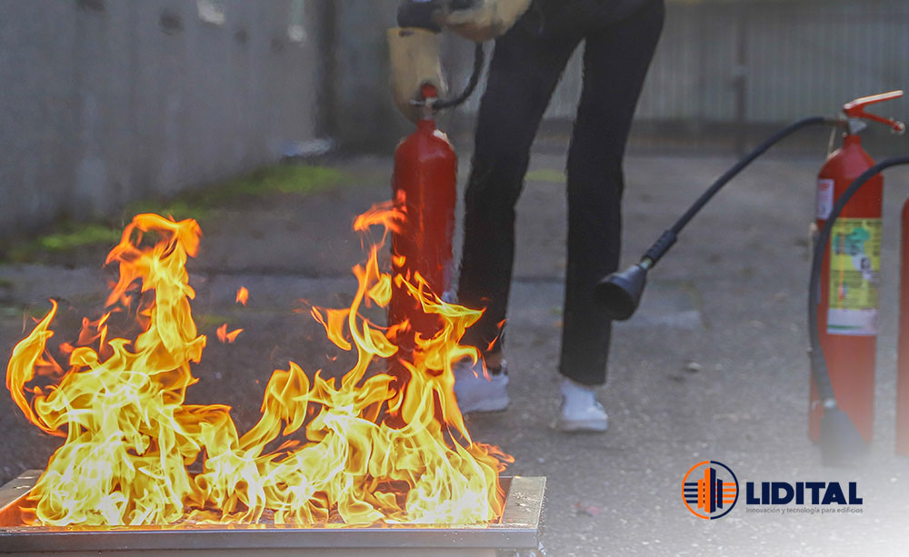 Un conato de incendio es la etapa inicial de un fuego que puede ser controlado. 